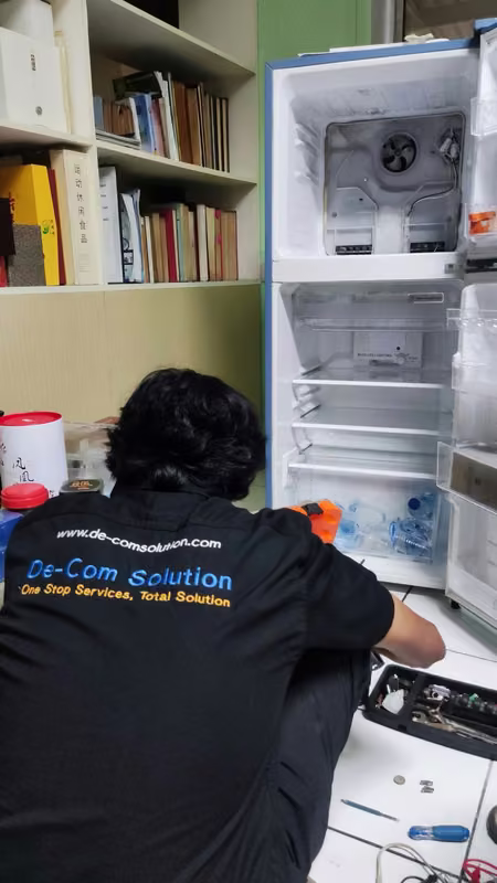 Service kulkas De-Com Solution